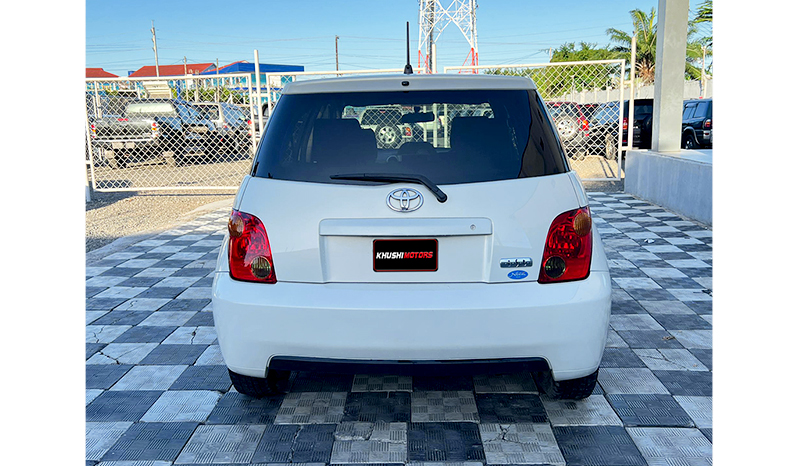 2003 Toyota IST image-4
