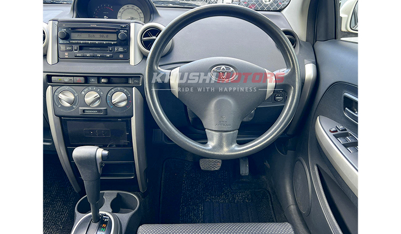 2003 Toyota IST image-7