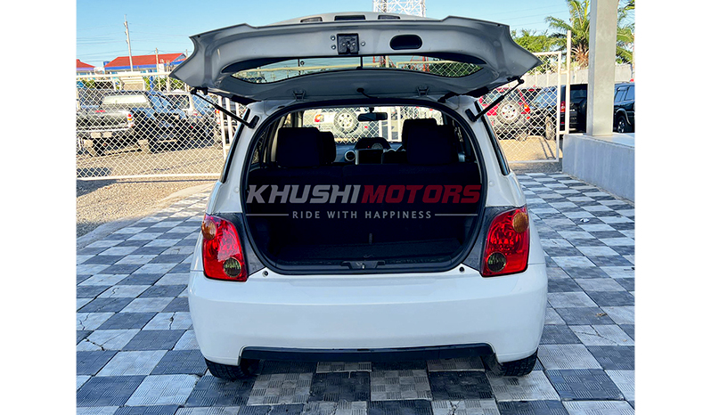 2003 Toyota IST image-8