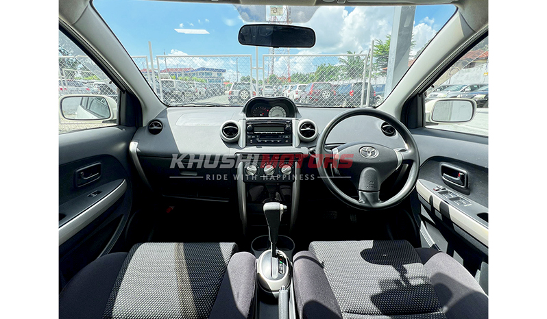 2003 Toyota IST image-9