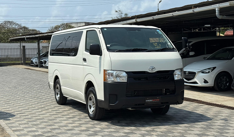 2018 Toyota Hiace image-1