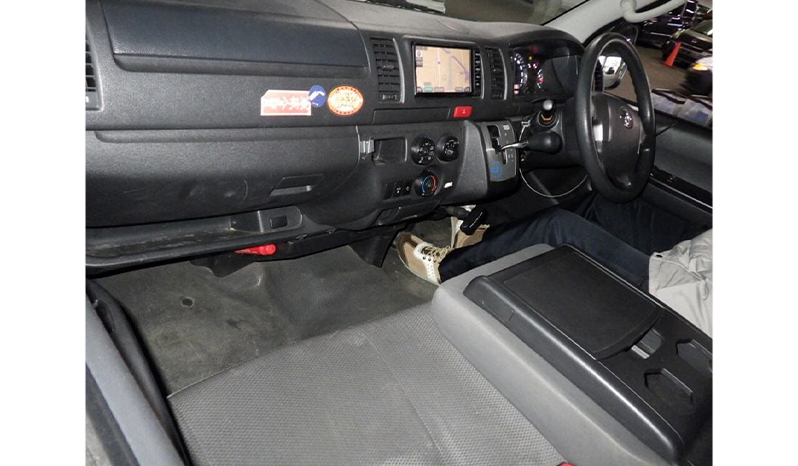 2018 Toyota Hiace image-6