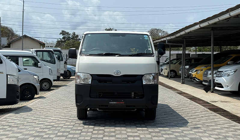 2018 Toyota Hiace image-8