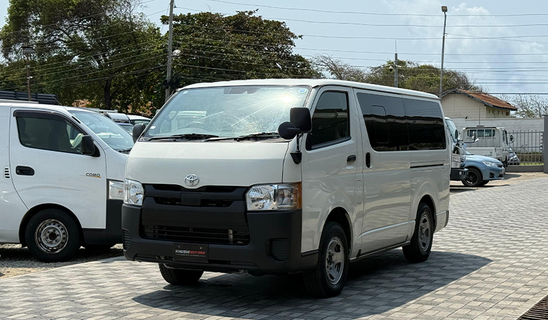 2018 Toyota Hiace image-9