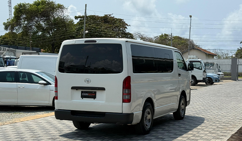 2018 Toyota Hiace image-12