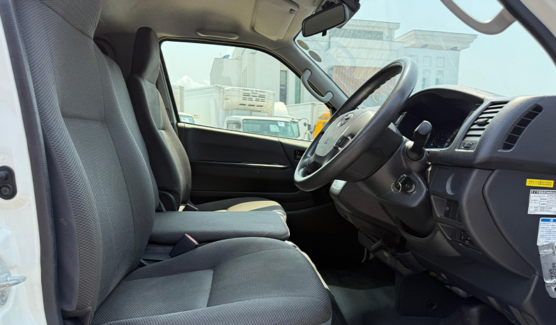 2018 Toyota Hiace image-13