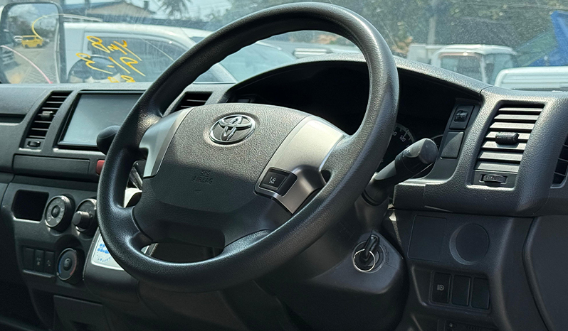2018 Toyota Hiace image-14