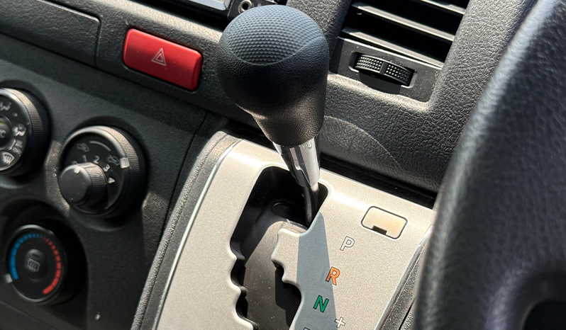 2018 Toyota Hiace image-15