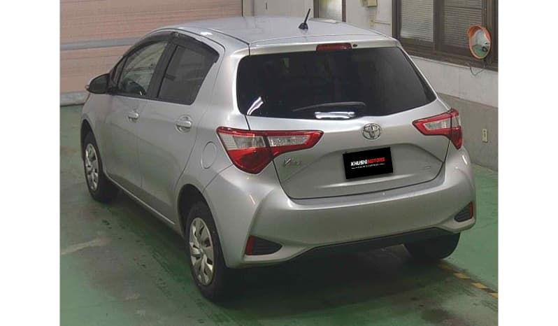 2018 Toyota Vitz image-2