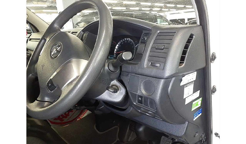 2018 Toyota Hiace image-5