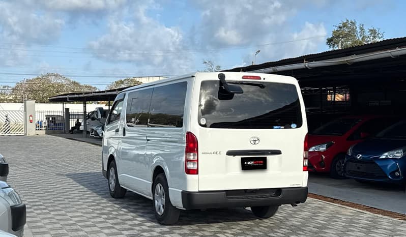 2018 Toyota Regius Van image-16