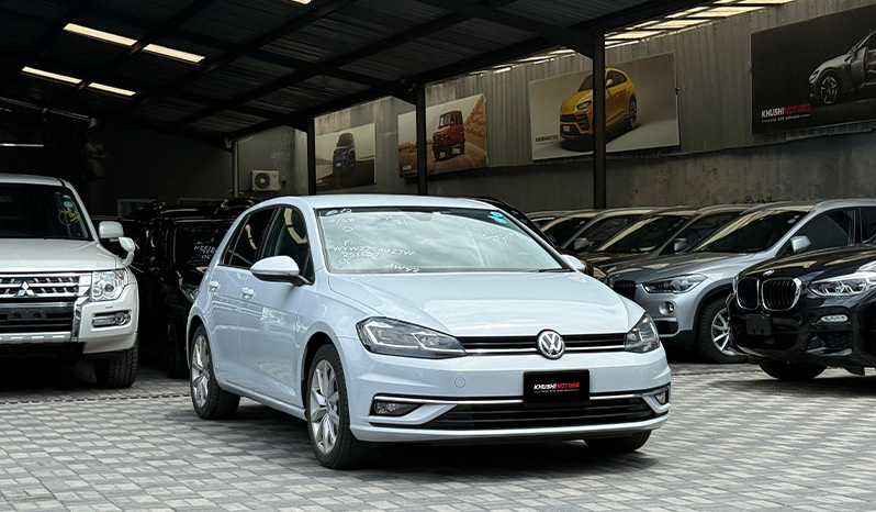 2018 Volkswagen Golf image-1