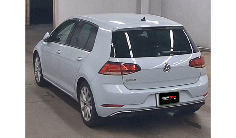 2018 Volkswagen Golf image-3