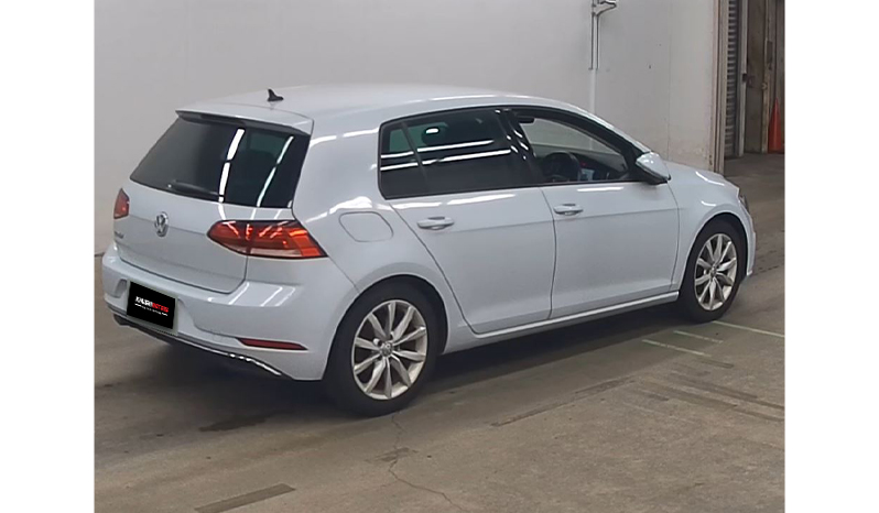 2018 Volkswagen Golf image-5