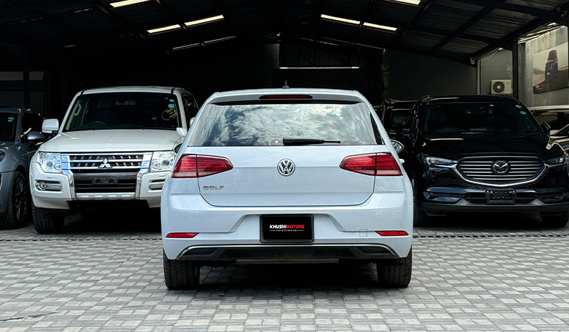 2018 Volkswagen Golf image-11