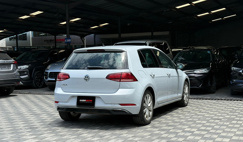 2018 Volkswagen Golf image-12