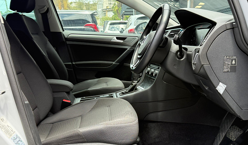 2018 Volkswagen Golf image-13