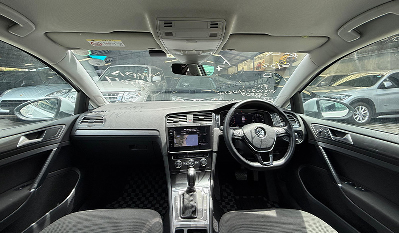 2018 Volkswagen Golf image-14