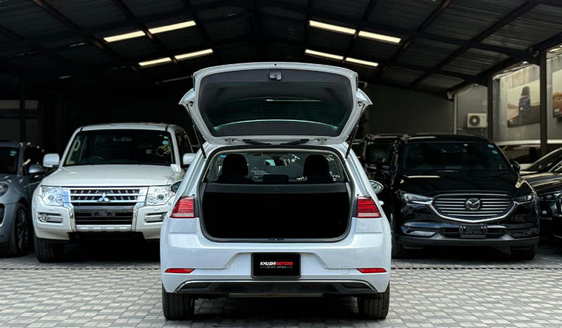 2018 Volkswagen Golf image-18