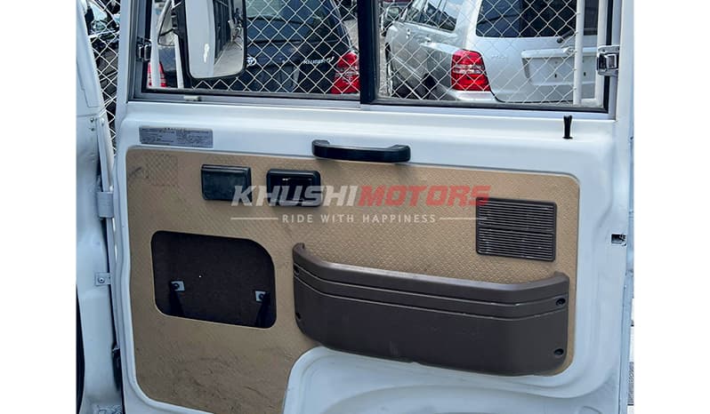 1992 Nissan Civilian image-5