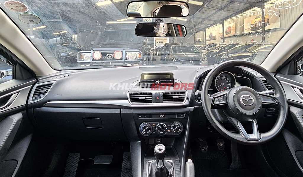 2017 Mazda Axela SCHOOL DRIVE image-6