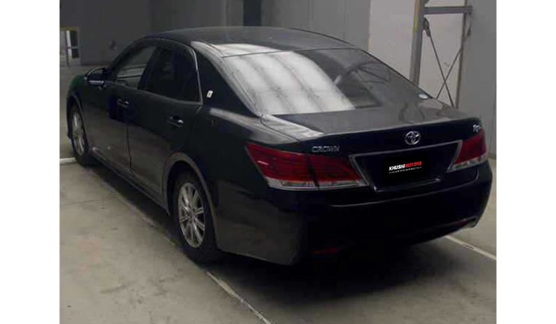 2018 Toyota Crown image-2