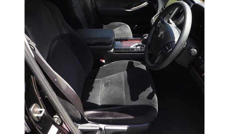 2018 Toyota Crown image-5