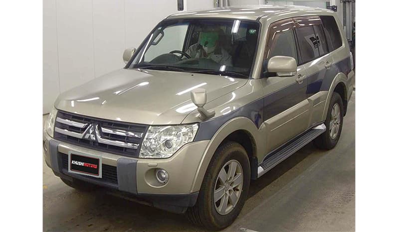 2006 Mitsubishi Pajero image-2