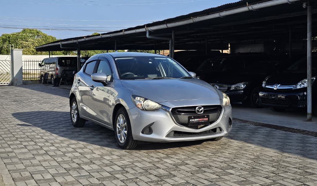 2017 Mazda Demio image-1