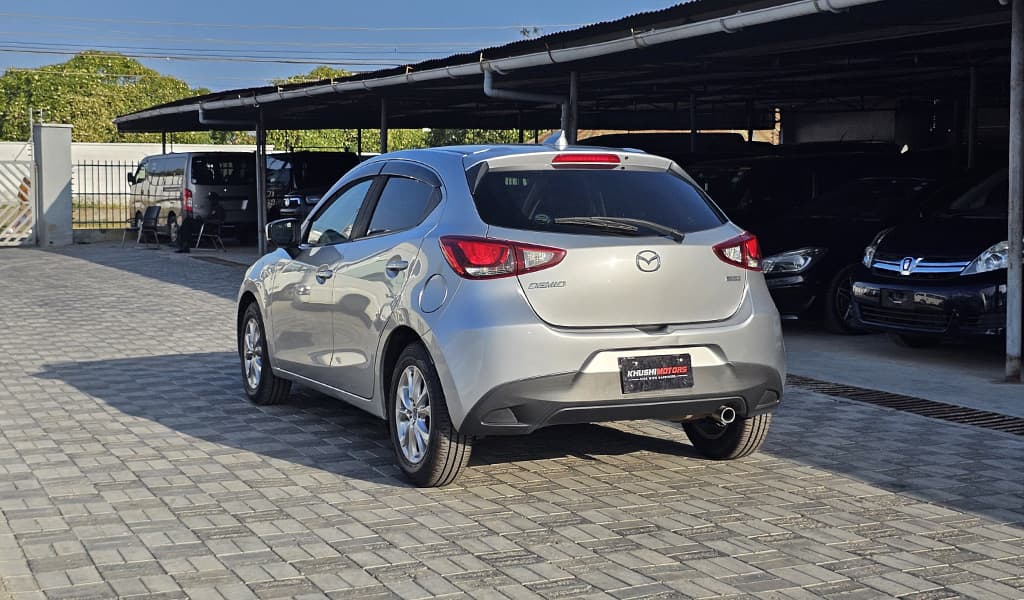 2017 Mazda Demio image-4