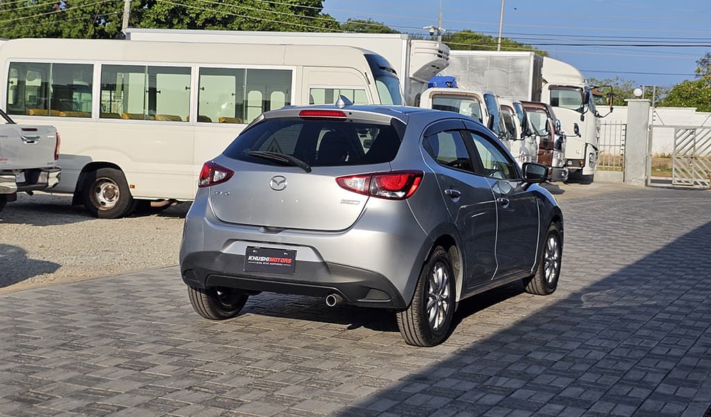 2017 Mazda Demio image-5