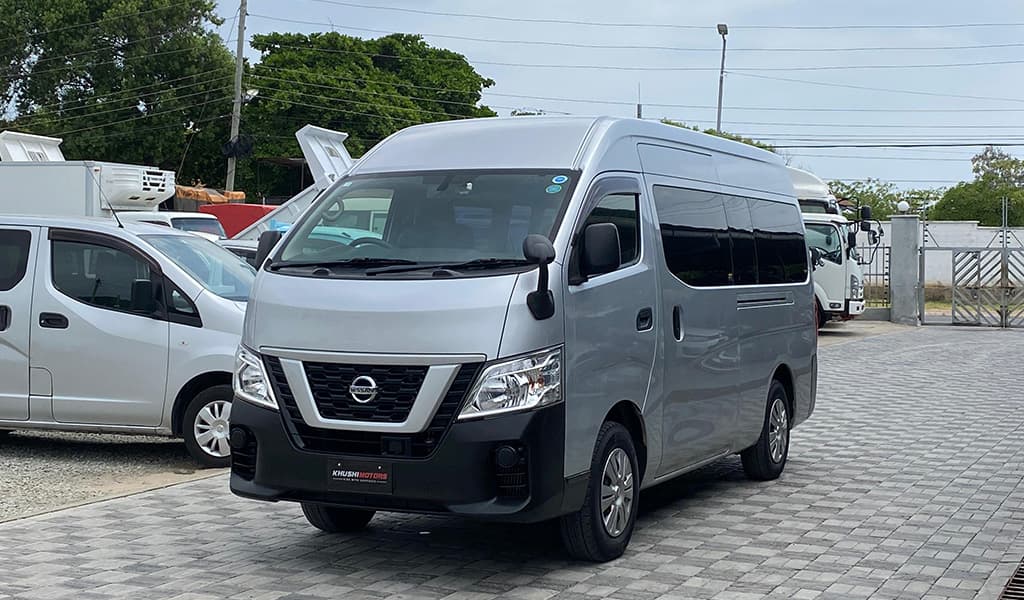 2017 Nissan Caravan 5D image-3