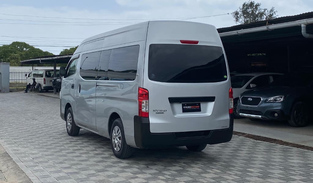 2017 Nissan Caravan 5D image-4
