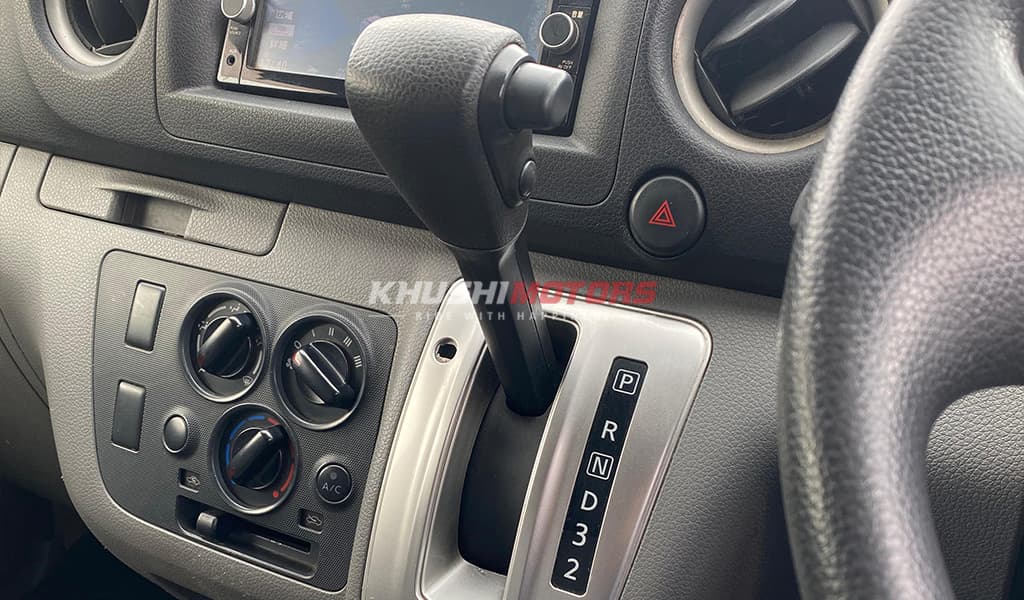 2017 Nissan Caravan 5D image-7