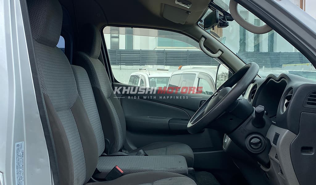 2017 Nissan Caravan 5D image-9