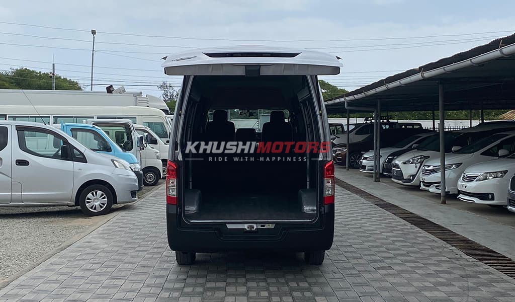 2017 Nissan Caravan 5D image-10