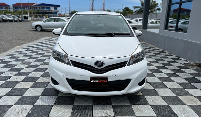 2011 Toyota Vitz image-1
