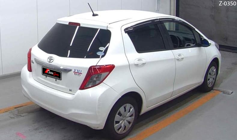 2011 Toyota Vitz image-6