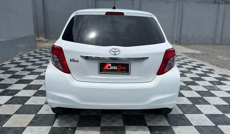 2011 Toyota Vitz image-9