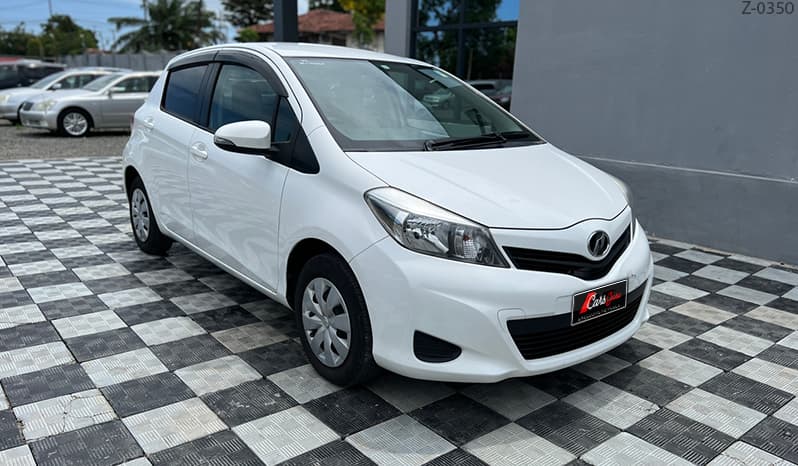 2011 Toyota Vitz image-10