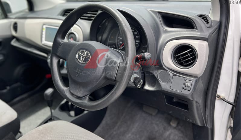 2011 Toyota Vitz image-13