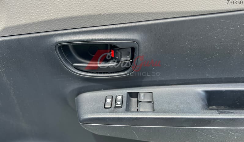 2011 Toyota Vitz image-14