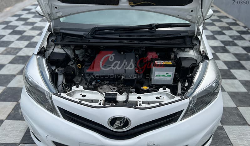 2011 Toyota Vitz image-16