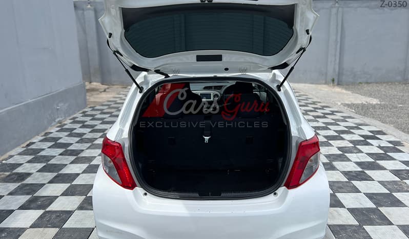 2011 Toyota Vitz image-17