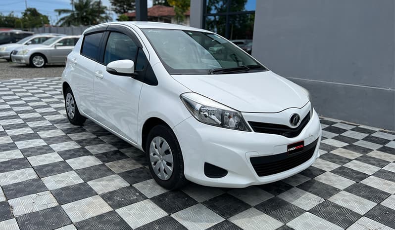 2011 Toyota Vitz image-18