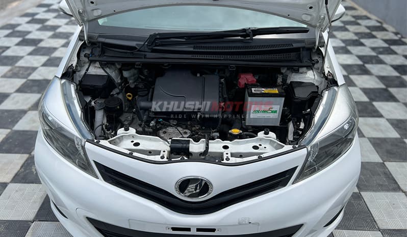 2011 Toyota Vitz image-21