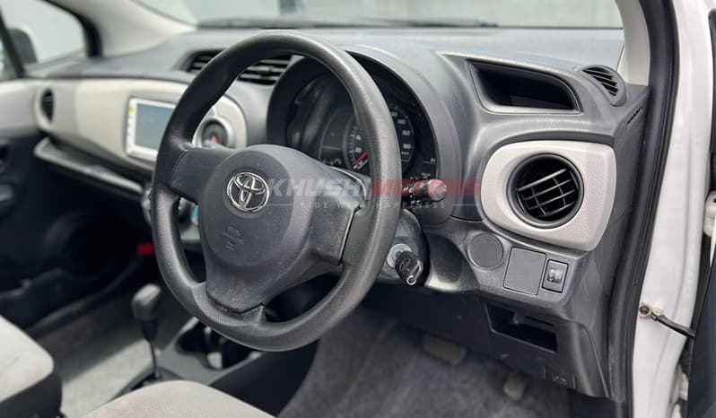 2011 Toyota Vitz image-23