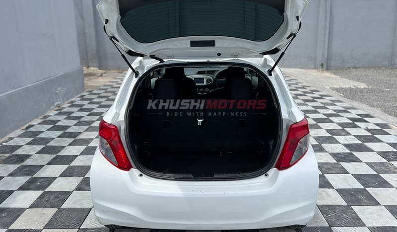 2011 Toyota Vitz image-24