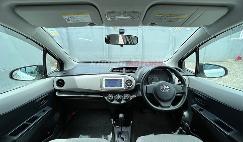 2011 Toyota Vitz image-25