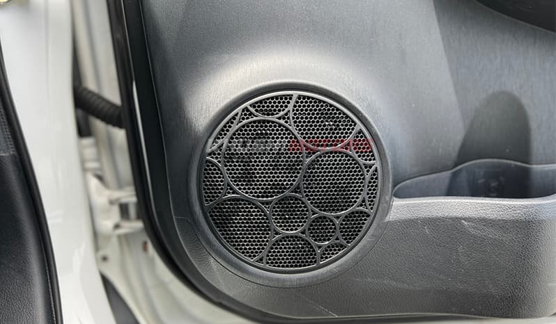 2011 Toyota Vitz image-26